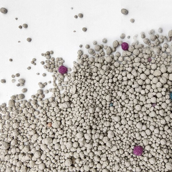 Plastic Cat Sand Clumping Cat Litter in 4kg with Lavender Fragrance Cheap Pet Products Arena Para Gatos